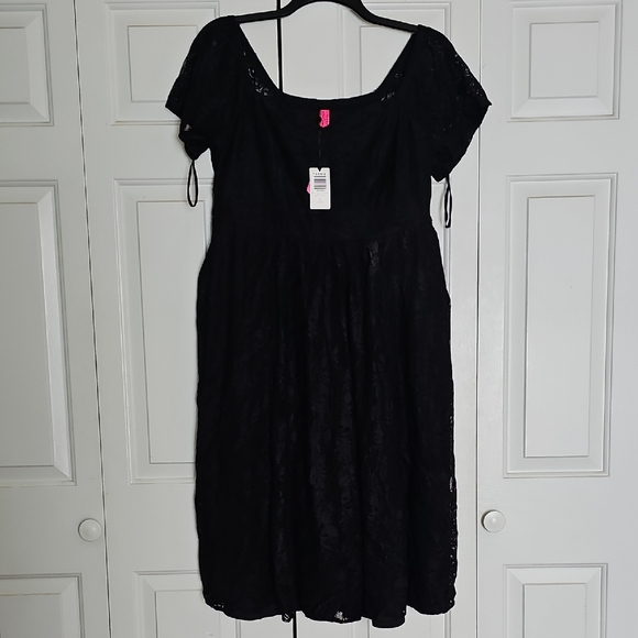 Torrid x Betsey Johnson Dresses & Skirts - NWT Betsey Johnson X Torrid Cap Sleeve Lace Dress